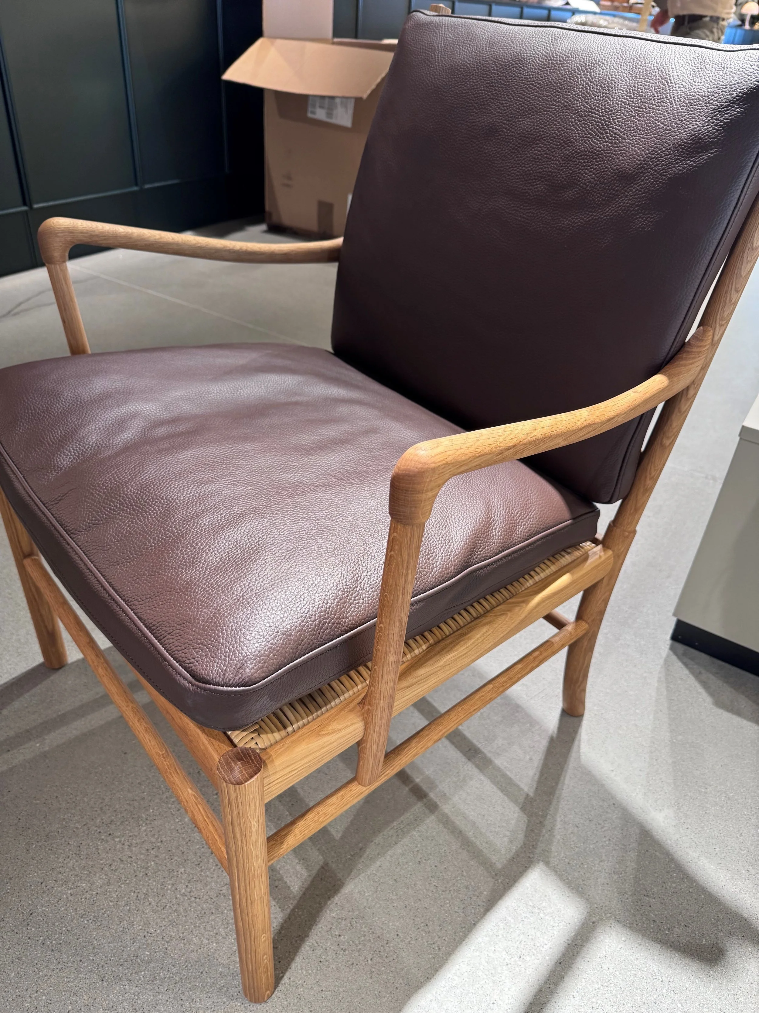 SOLGT Colonial Chair