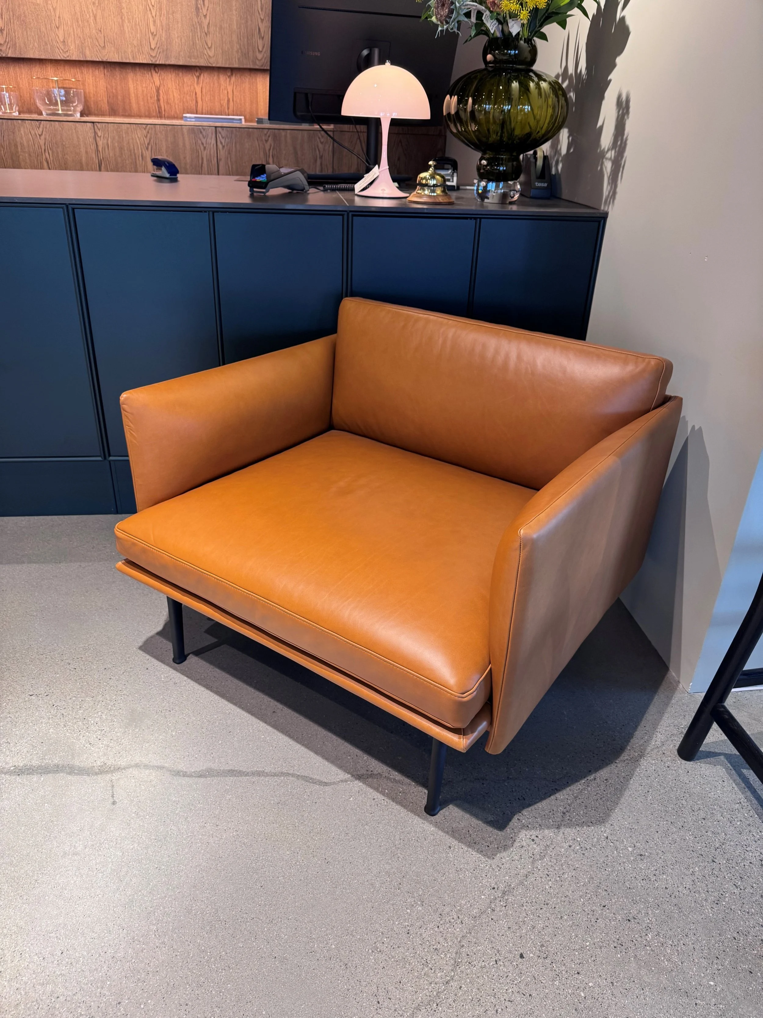 SOLGT  Outline Chair