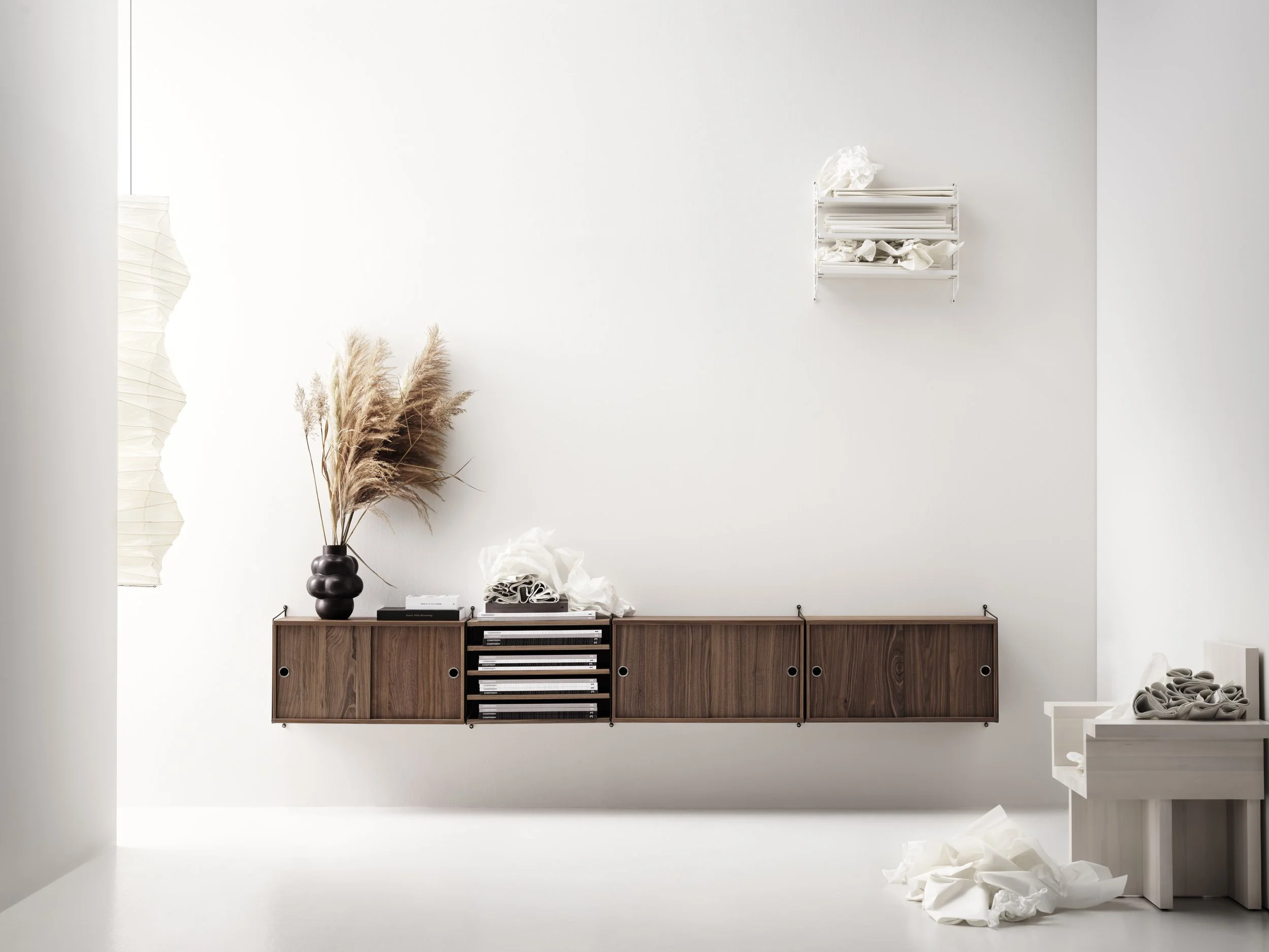string-system-livingroom-walnut-brown-pocket-white_landscape.jpg
