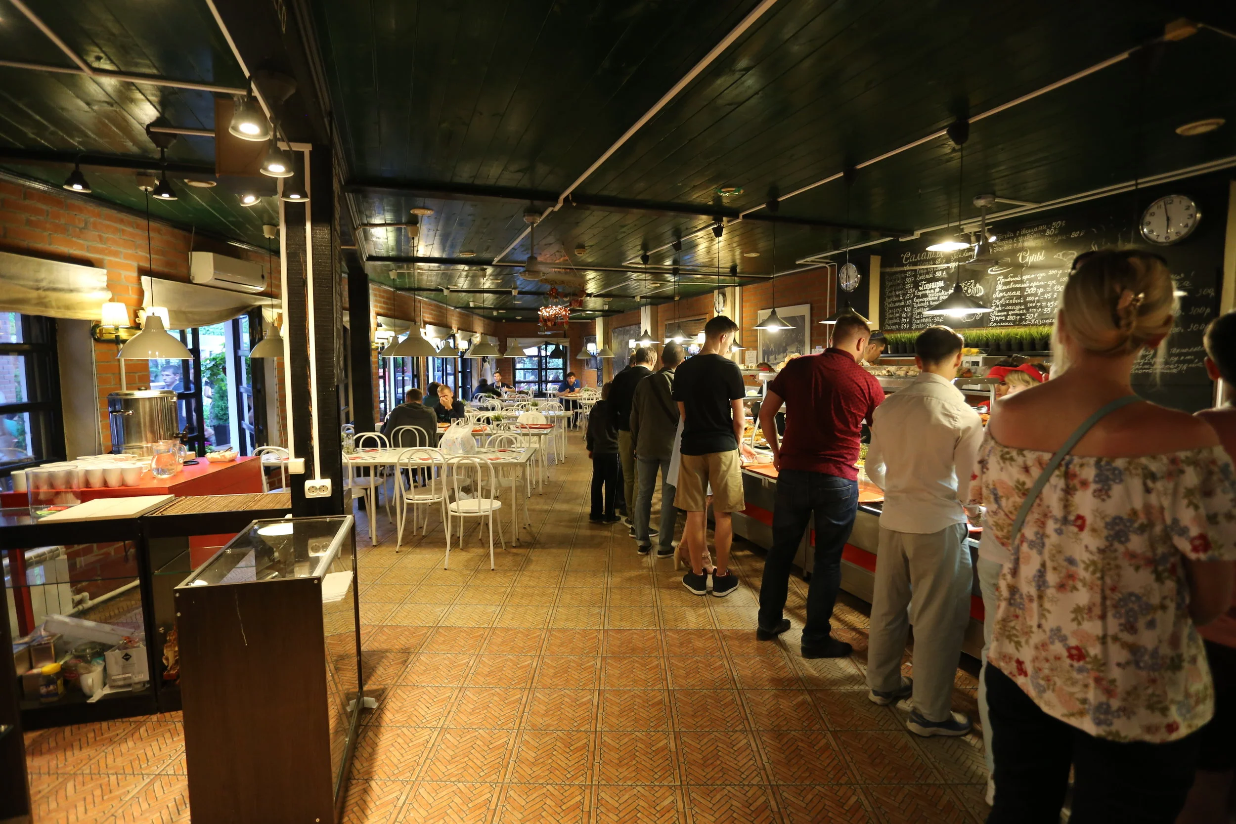 المطعم التابع لبيوت الشباب