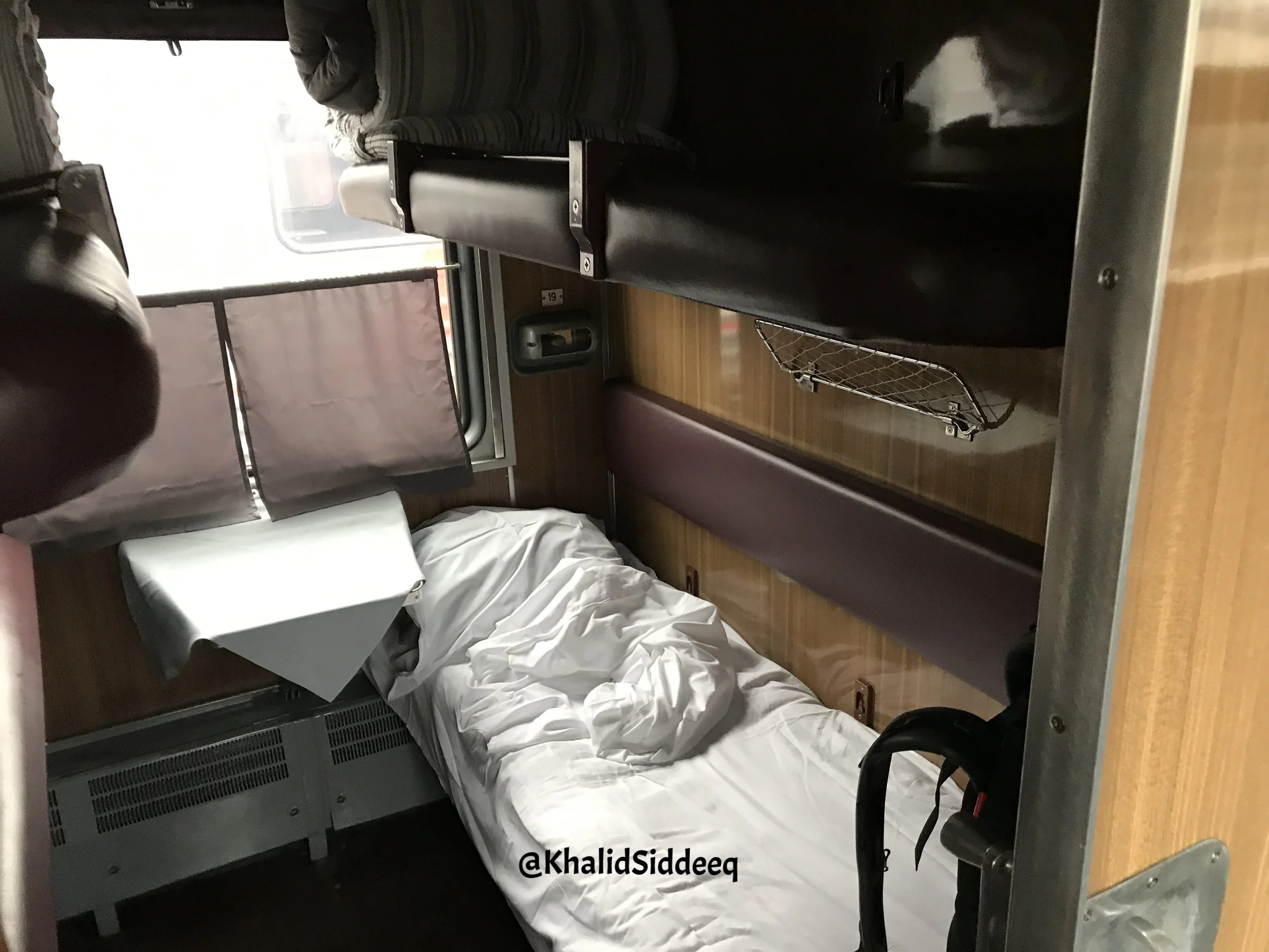 سرير في المقصورة