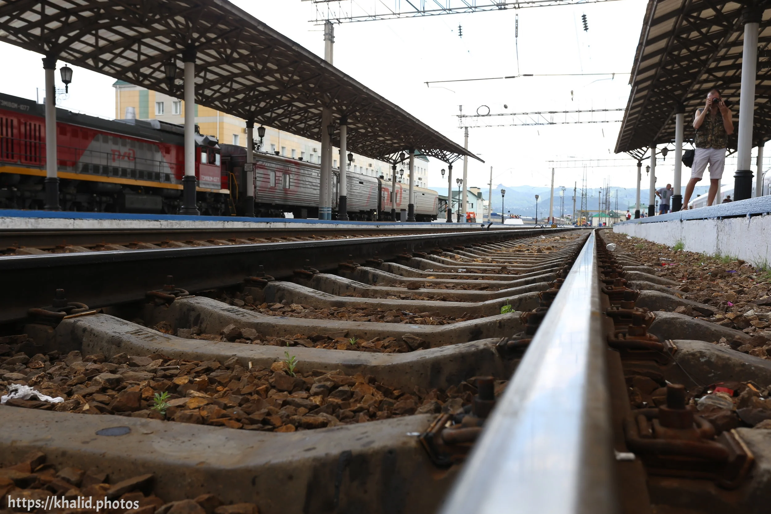 خلال التوقف عند أحد المحطات