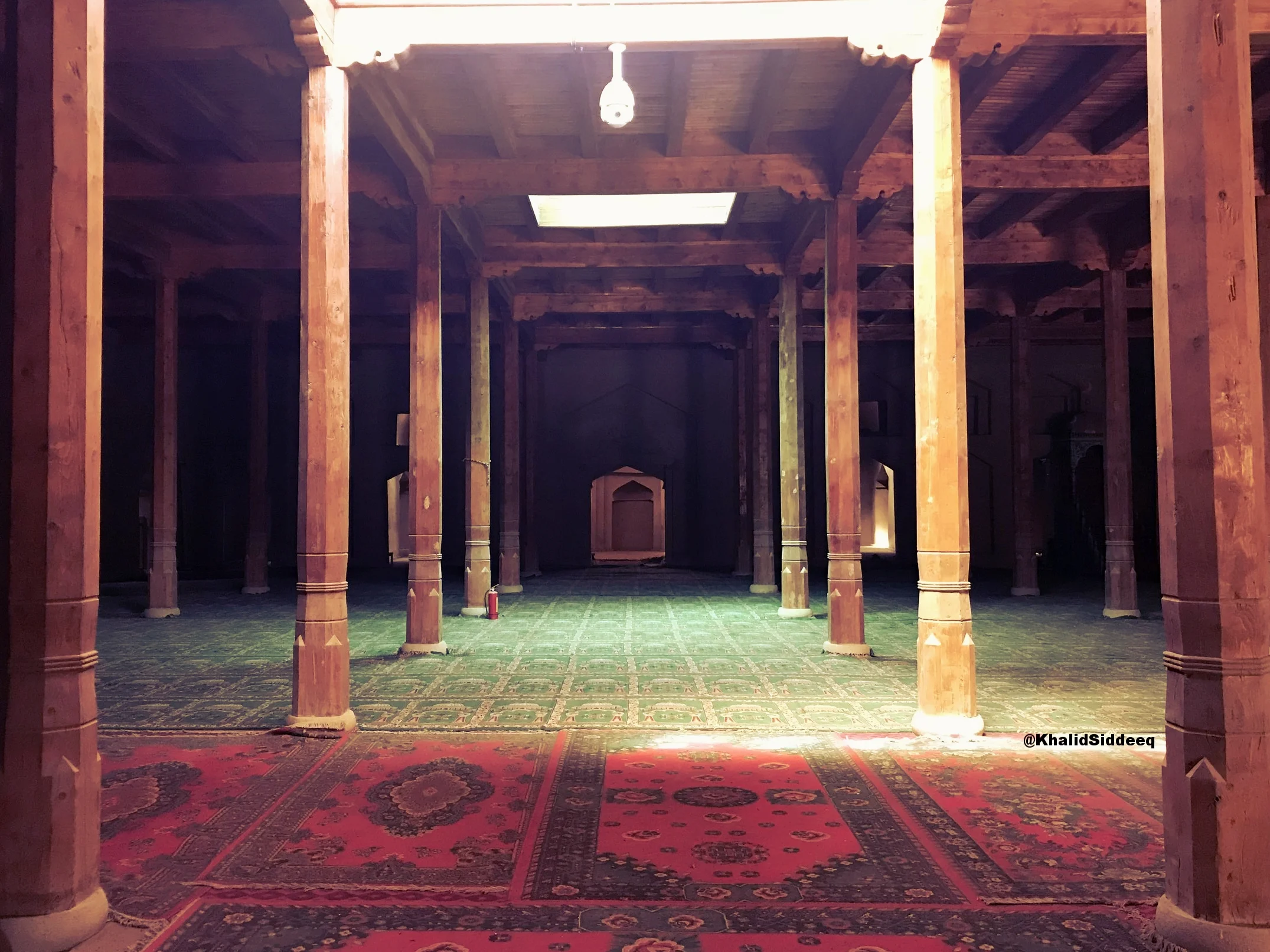 المسجد من الداخل