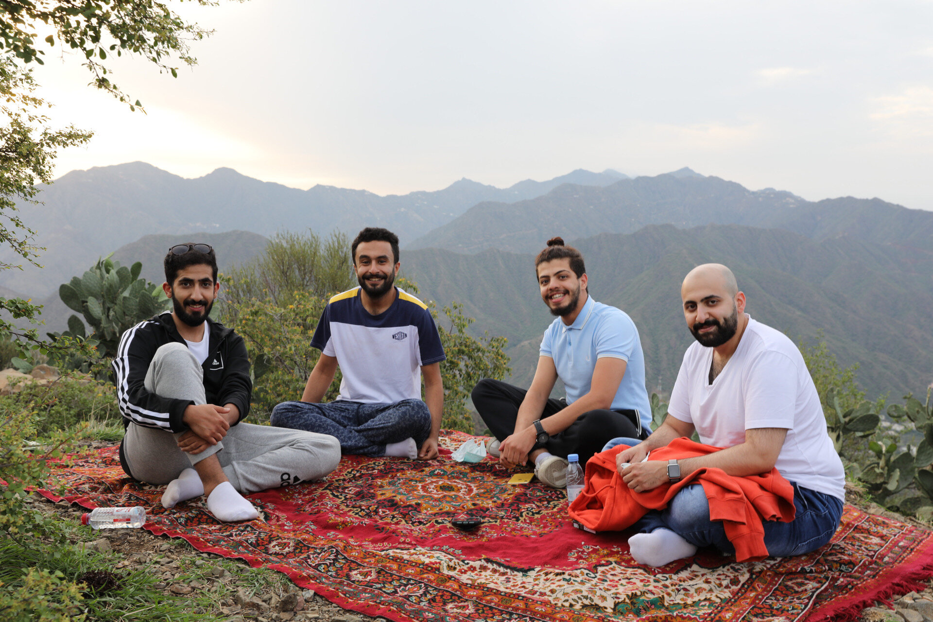 شباب رائعون التقيت بهم مصادفة