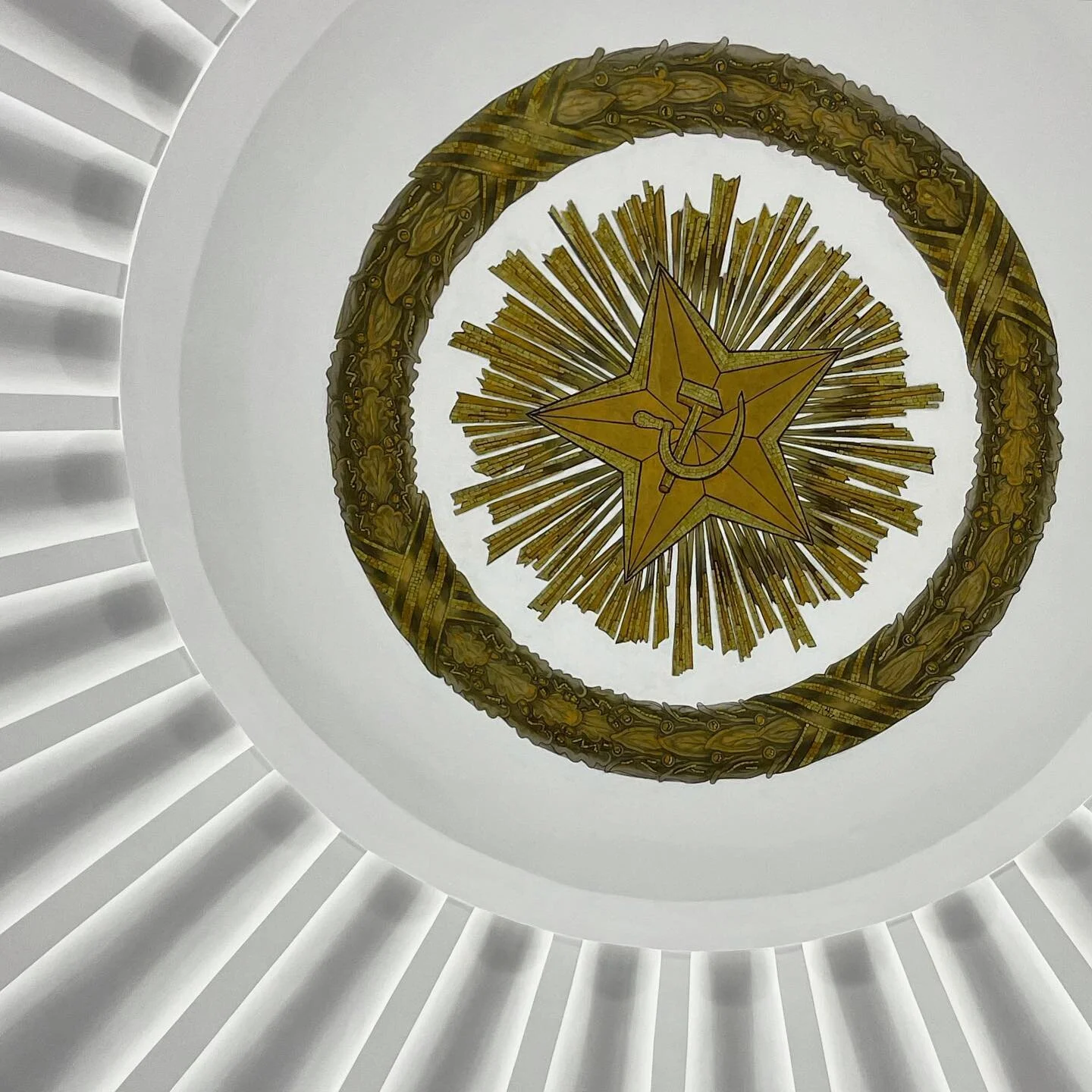 قبة محطة مترو Smolenskaya في #موسكو