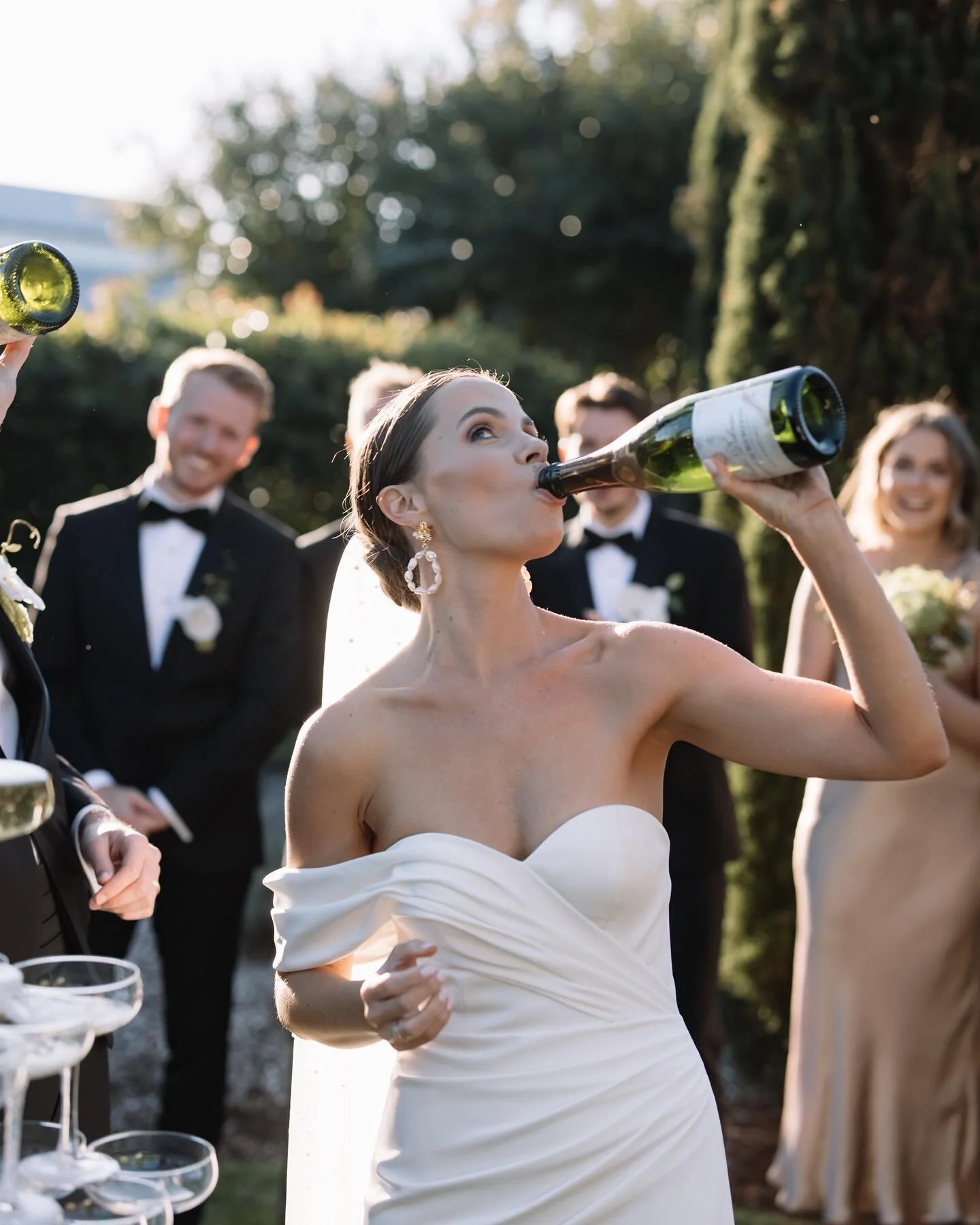 Oh hello Katie! Hello Friday ... just a PSA incase you had no idea what day it is 😉🤦🏼&zwj;♀️ Love this pic by @jimmy_raper #forethoughtwedding #weddingplanner #weddingstylist #weddingspecialist #fridaygoals #weddingdress #bridalfashion