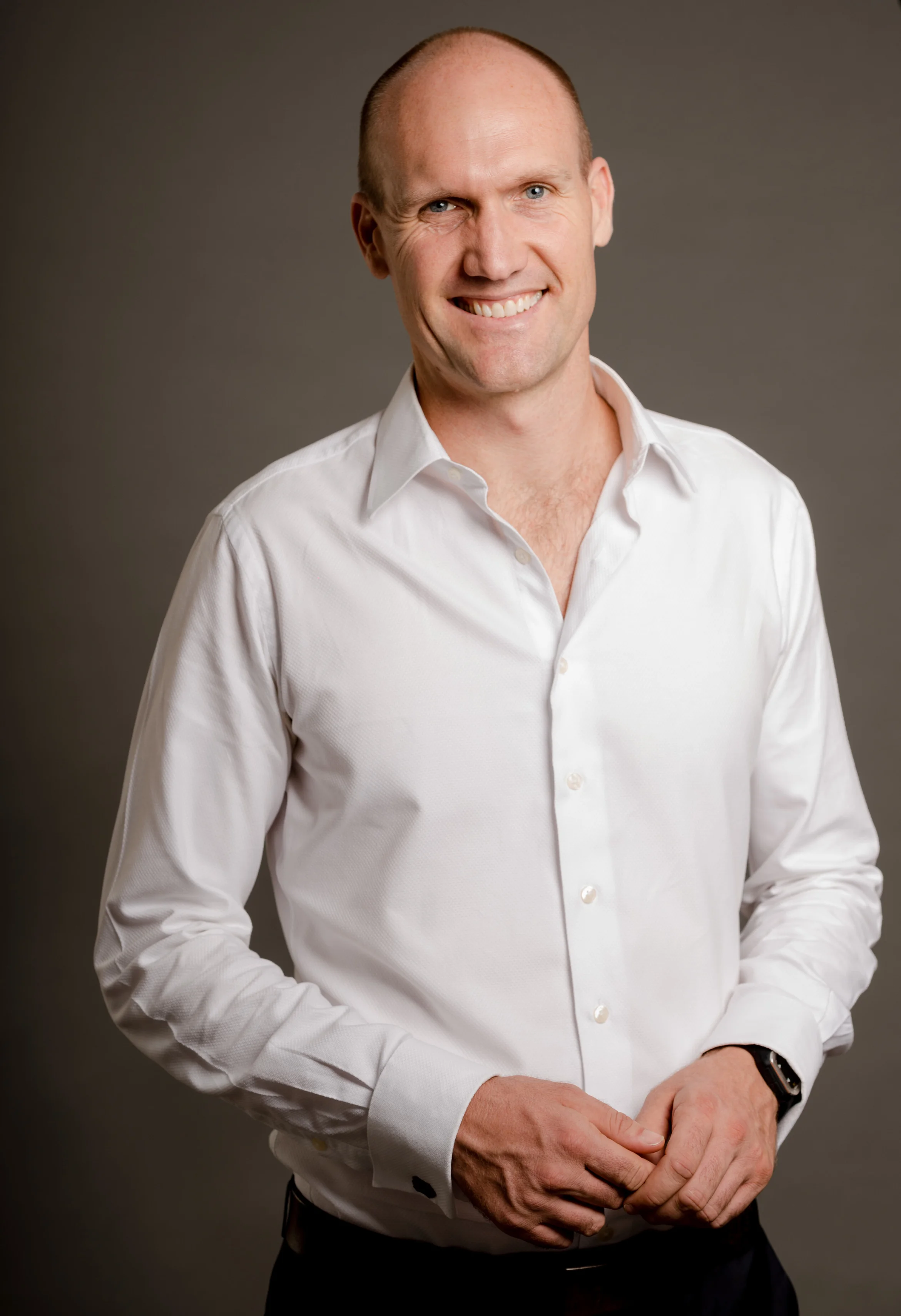 065_Dr James_Ledgard_2311x3462_1636733.jpg