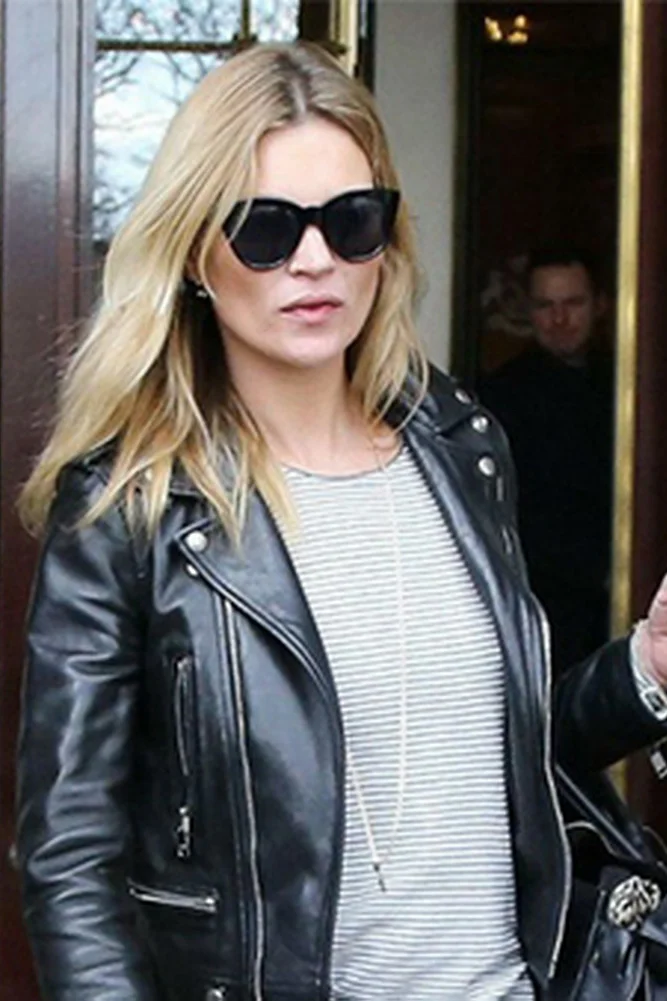 Kate Moss in Le Specs Halfmoon Magic Sunglasses - Black