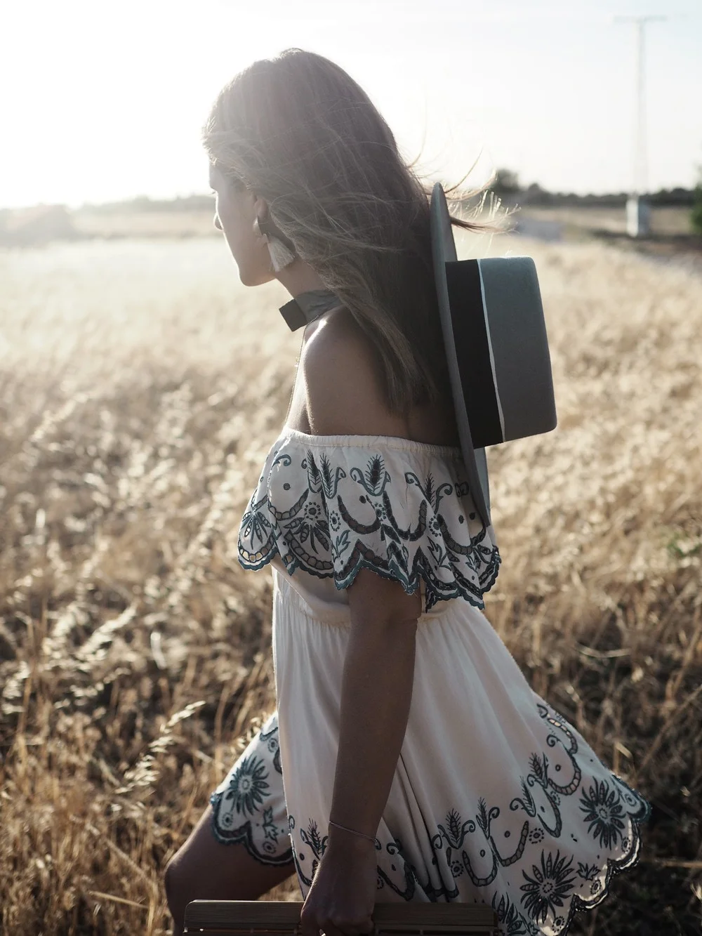 Ester Bellón of @miarmarioenruinas in Cleobella Olimpia Embroidered Off The Shoulder Dress