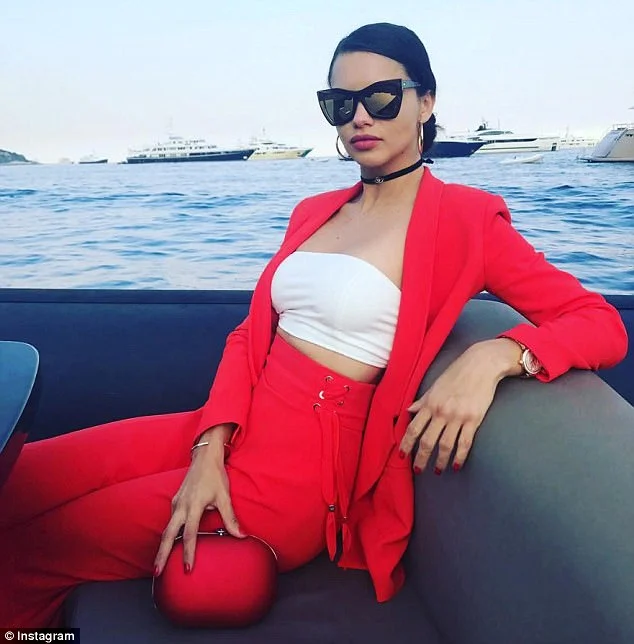 Adriana Lima in Le Specs Kick It Sunglasses - Pebble Rust