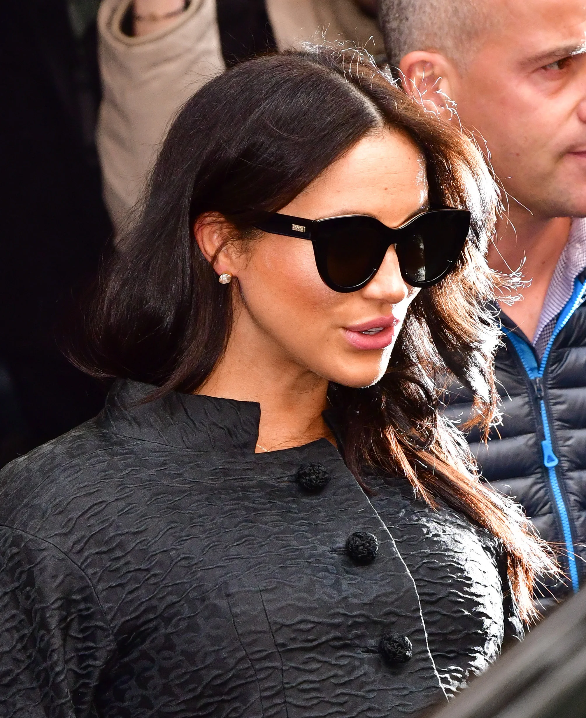 Meghan Markle in Le Specs Air Heart Sunglasses - Black