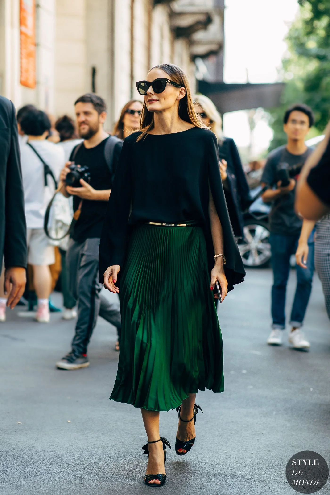 Olivia Palermo in Le Specs Air Heart Sunglasses - Black