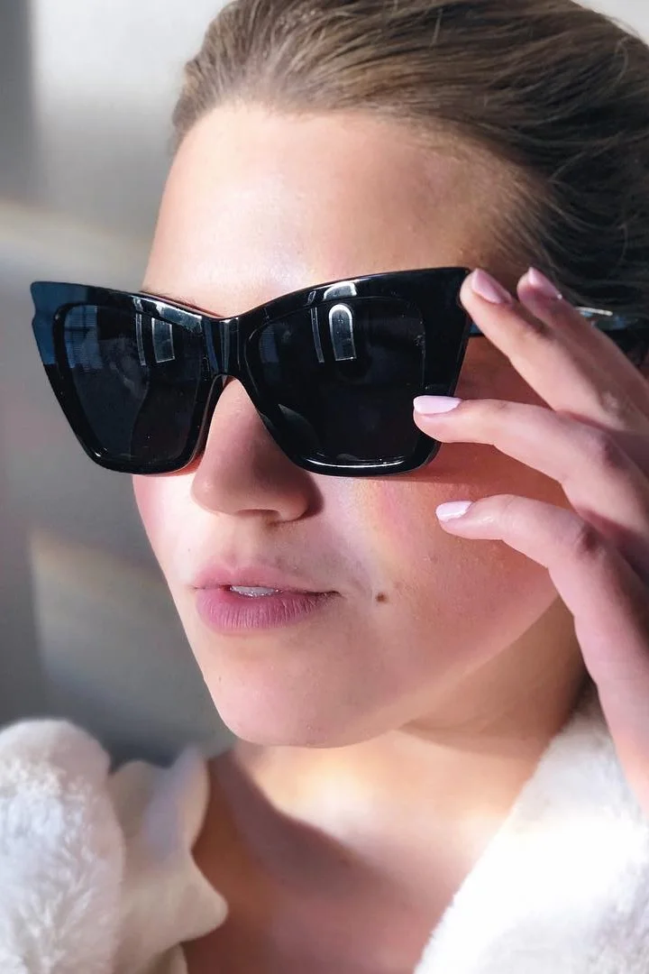 @tesshammock in Le Specs Rapture Sunglasses - Black
