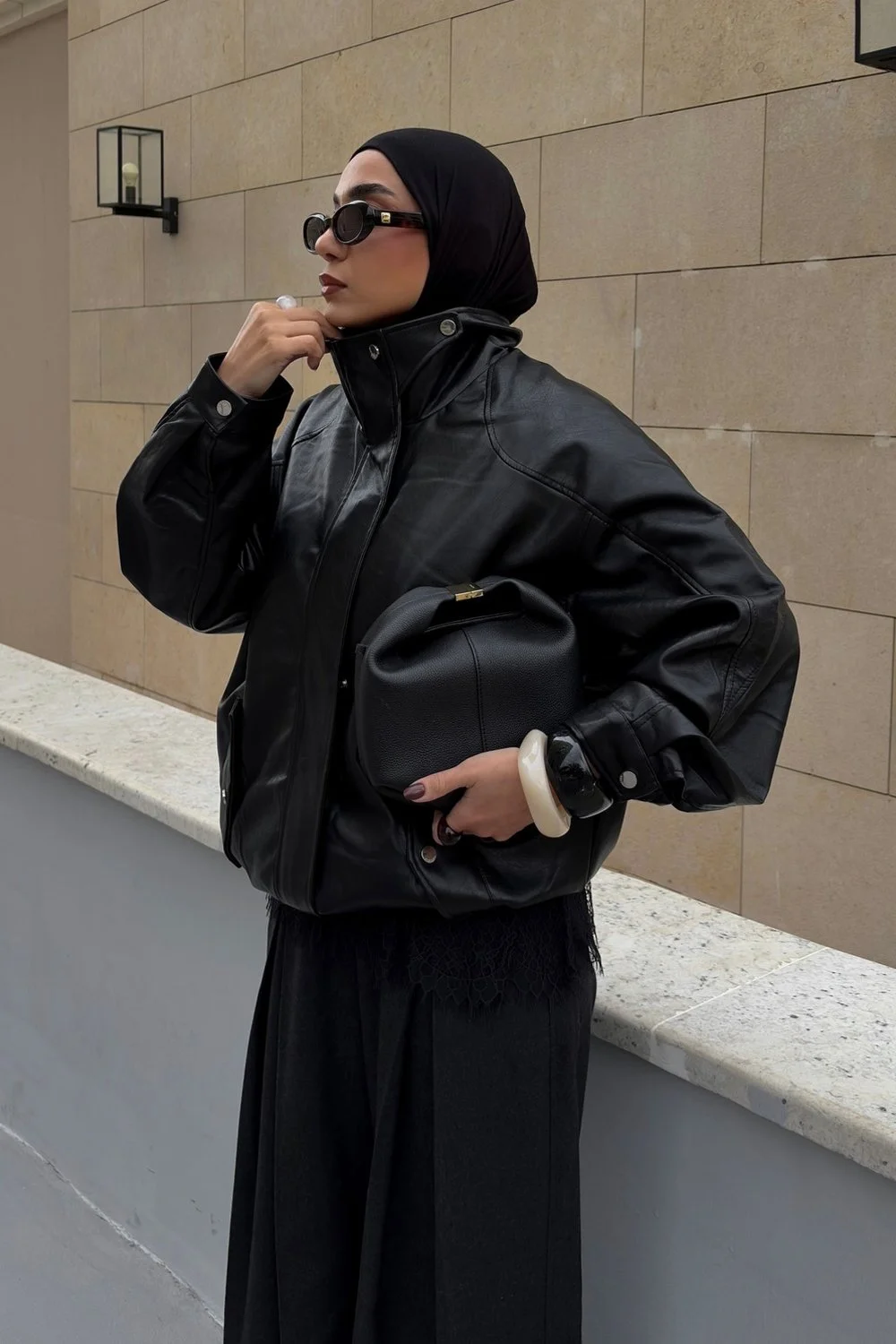 @kdsistersstyle in Le Specs Work It Sunglasses - Black