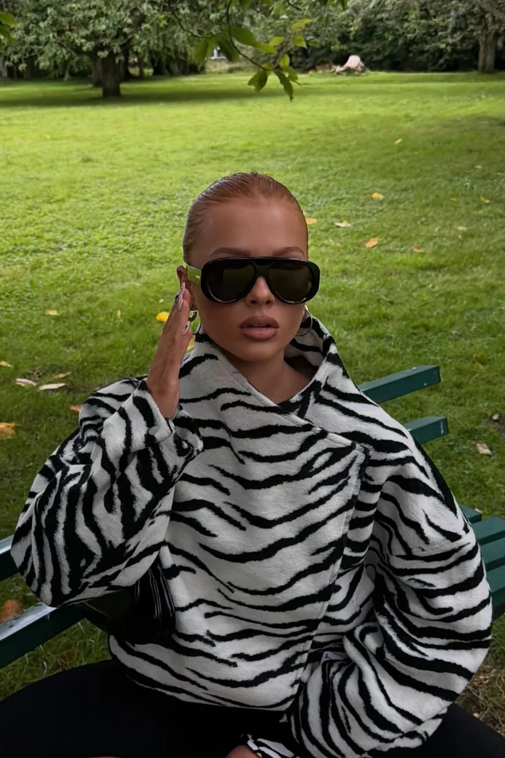 @hollyhoneyman in Le Specs Dream Boat Sunglasses - Black - Khaki Mono Polarized