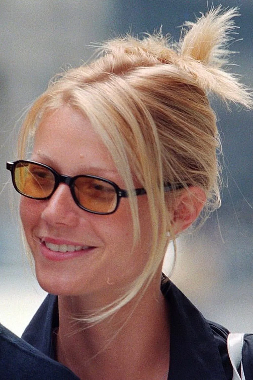 Gwyneth Paltrow in Le Specs Pilferer Sunglasses - Black