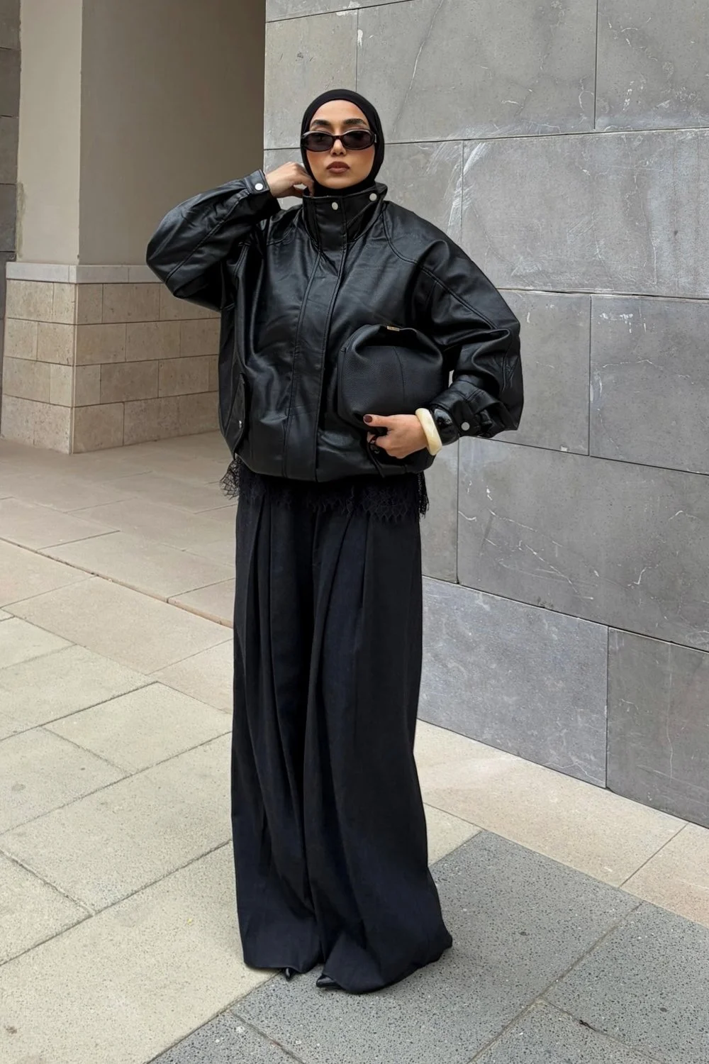 @kdsistersstyle in Le Specs Work It Sunglasses - Black