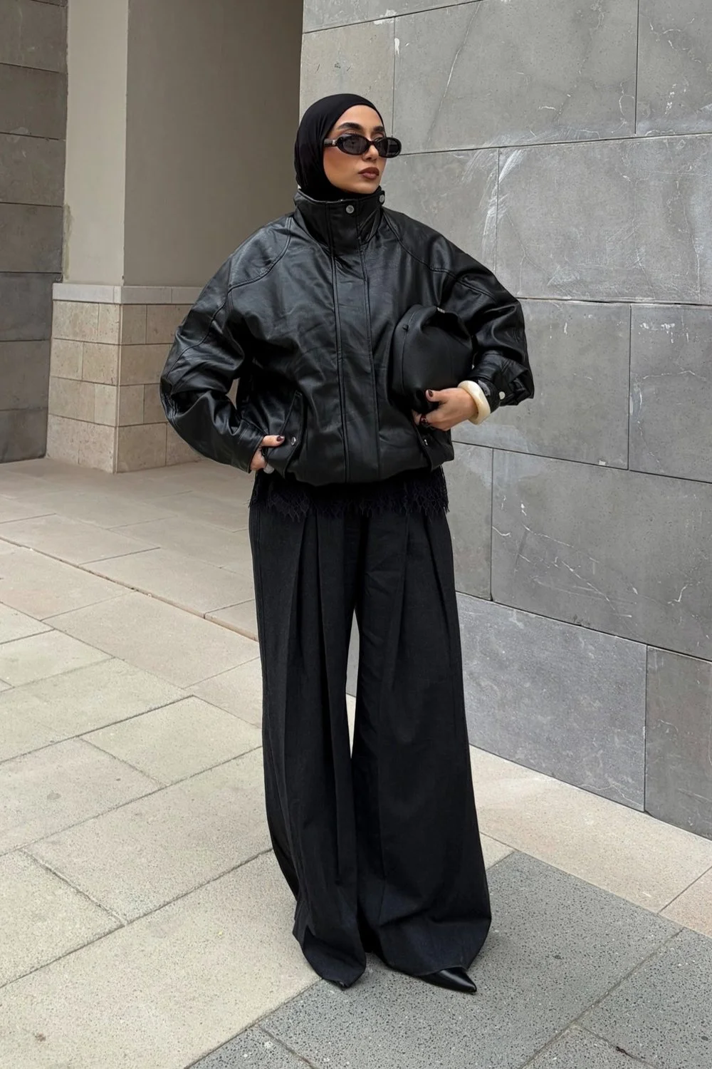 @kdsistersstyle in Le Specs Work It Sunglasses - Black