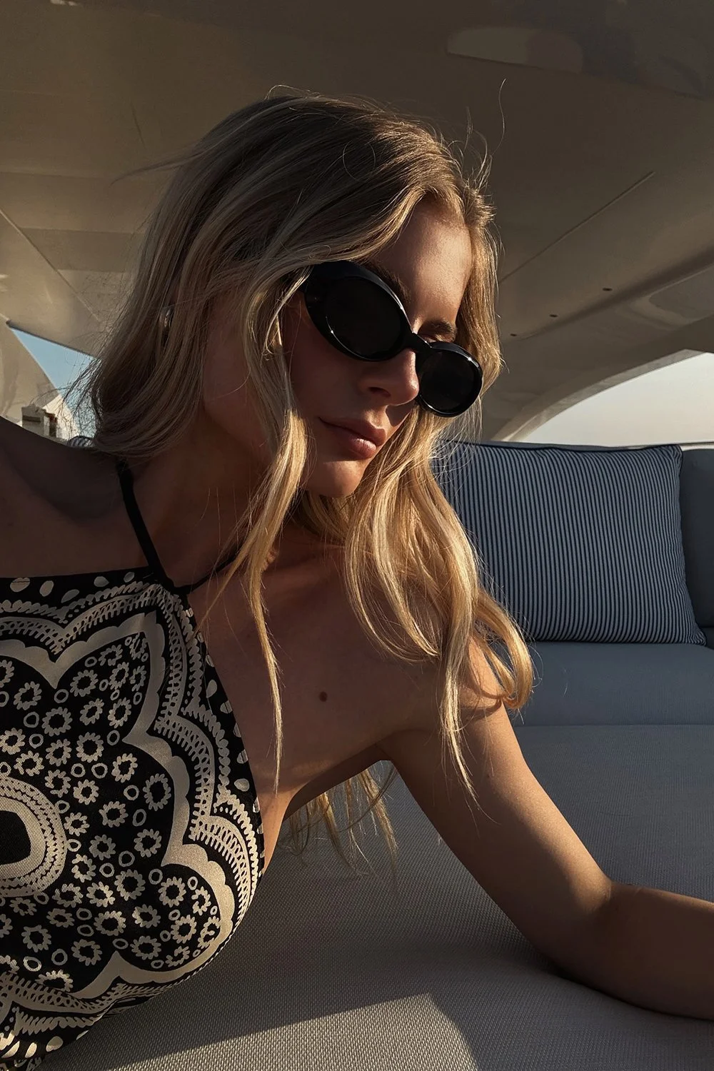 @ohanuhh in Le Specs Work It Sunglasses - Black