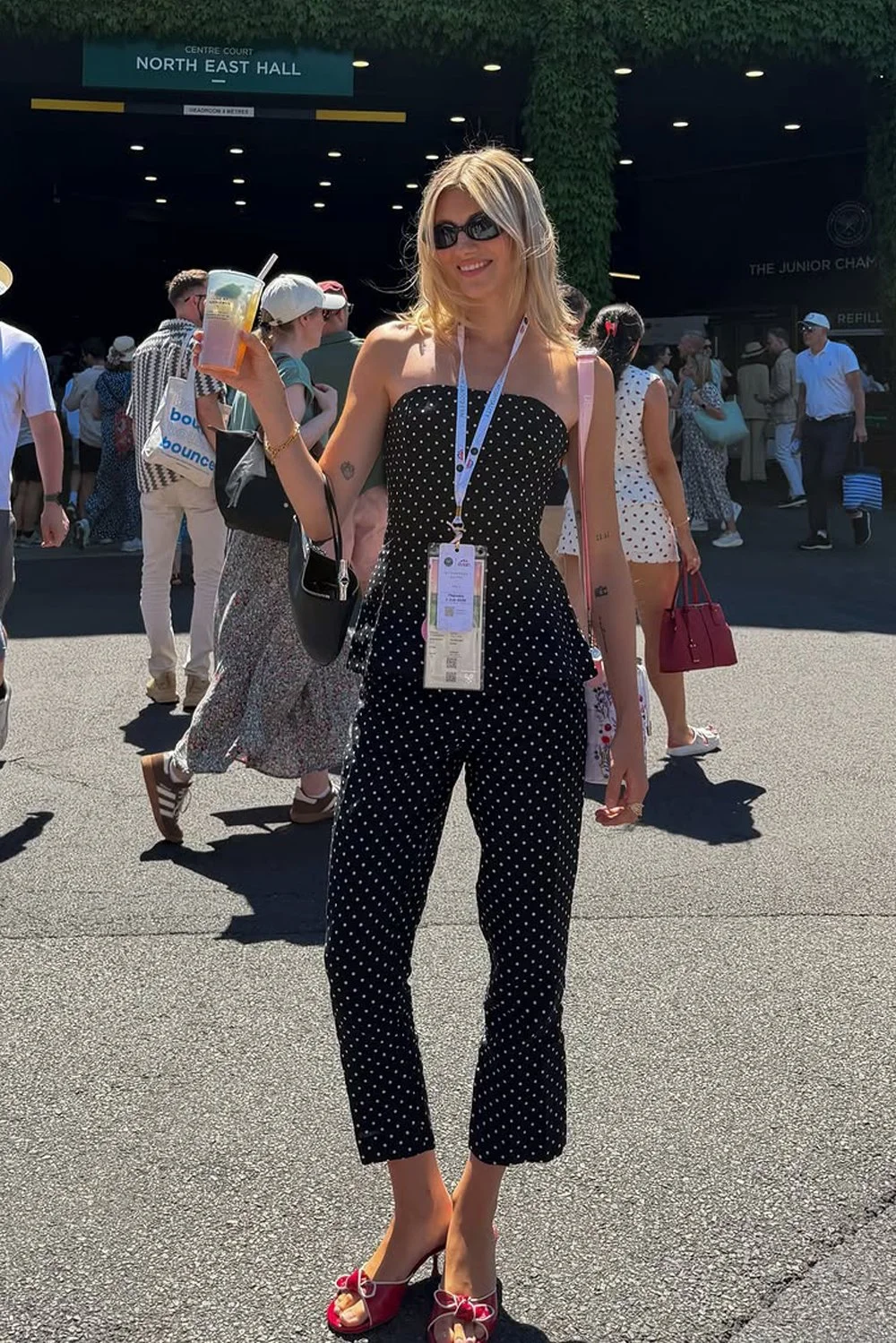 @hopemarsh in Le Specs Work It Sunglasses - Black