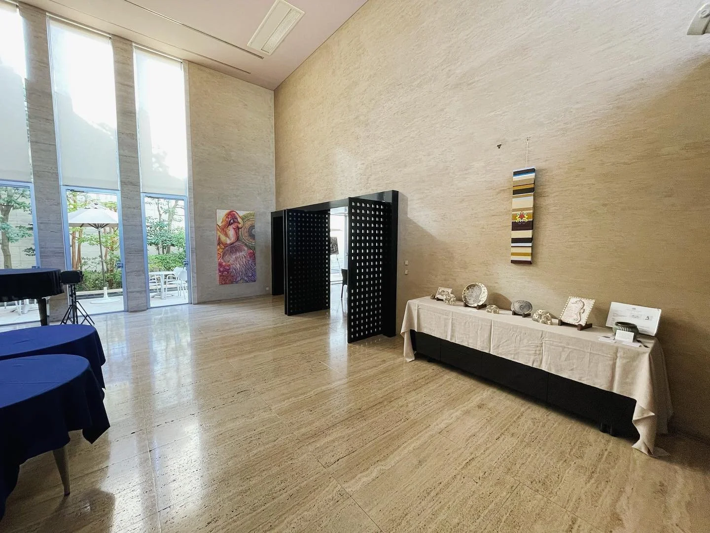 🍀
Art works of 16 artists are being displayed inside the building. Smaller works and products are also available on the 1st floor. Show is till Sunday 4pm! 
会場全体にアーティスト16名の作品が展示され、1階お会計エリアに小作品＆プロダクト販売もございます。日曜最終日、2-4pm在廊しております。ぜひお出かけくださいませ。
.
------