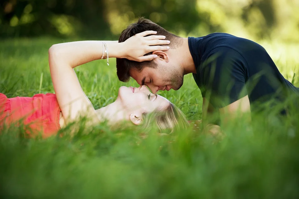 . ... Romantik bedeutet, dass ich jemandem das Gefühl gebe, dass er/sie etwas Besonderes für mich ist. .. Romance is giving someone the feeling that he/she is someone special for me. ....