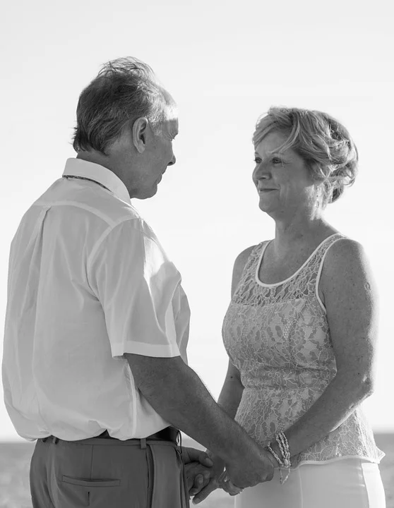 .... "Schatz, wie du mit unseren Gästen so nett umgegangen bist, einfach toll !" .. "Sweetheart, you’re such an amazing hostess!" ....