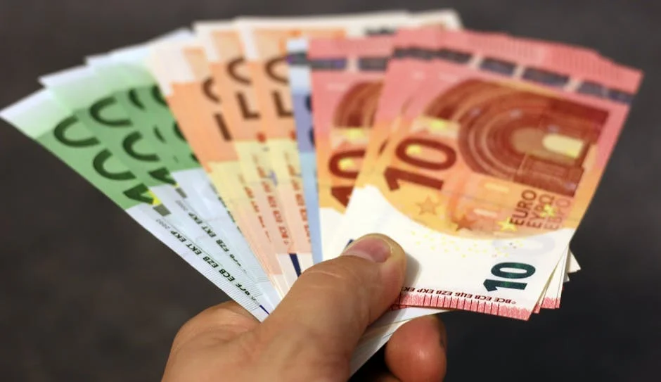 Wie funktioniert Ihr Belohnungssystem ? Wie wenden Sie es an und wie reagieren Sie selber auf Belohnung ? Man sagt, dass Geld als Belohnung meist nur eine kurze Wirkung habe. 
