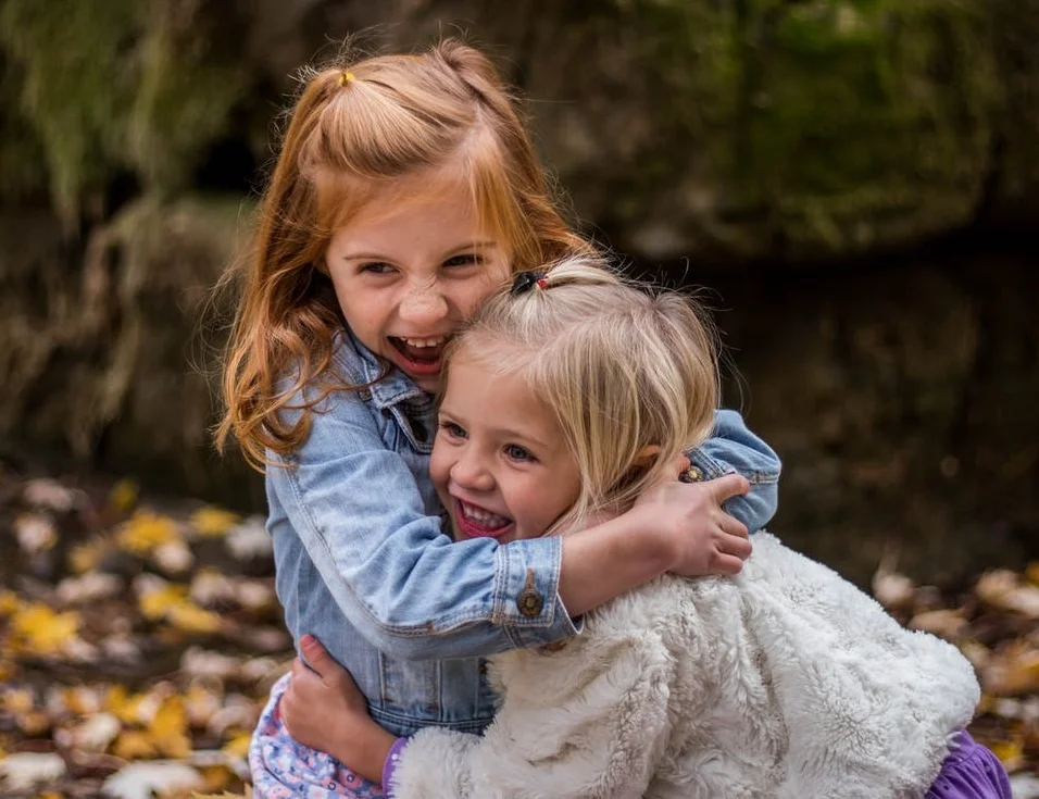 Von Kindern können wir einiges lernen: Spielfreude, Unbeschwertheit, Echtheit, Lernfreudigkeit, Lebensfreude, Treue. Lasst uns an ihnen ein Beispiel nehmen !