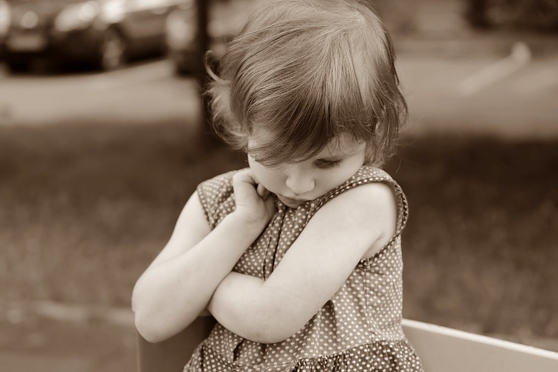 Es ist und bleibt wohl eine der grössten Herausforderungen in der Kindererziehung ein NEIN auch als NEIN gelten zu lassen. Es ist die natürliche Neigung der Kinder, in diesem Bereich die Eltern herauszufordern, und es ist der Eltern ihre Aufgabe, dem Kind zuliebe standhaft zu bleiben. Nur so können glückliche Kinder erzogen werden.
