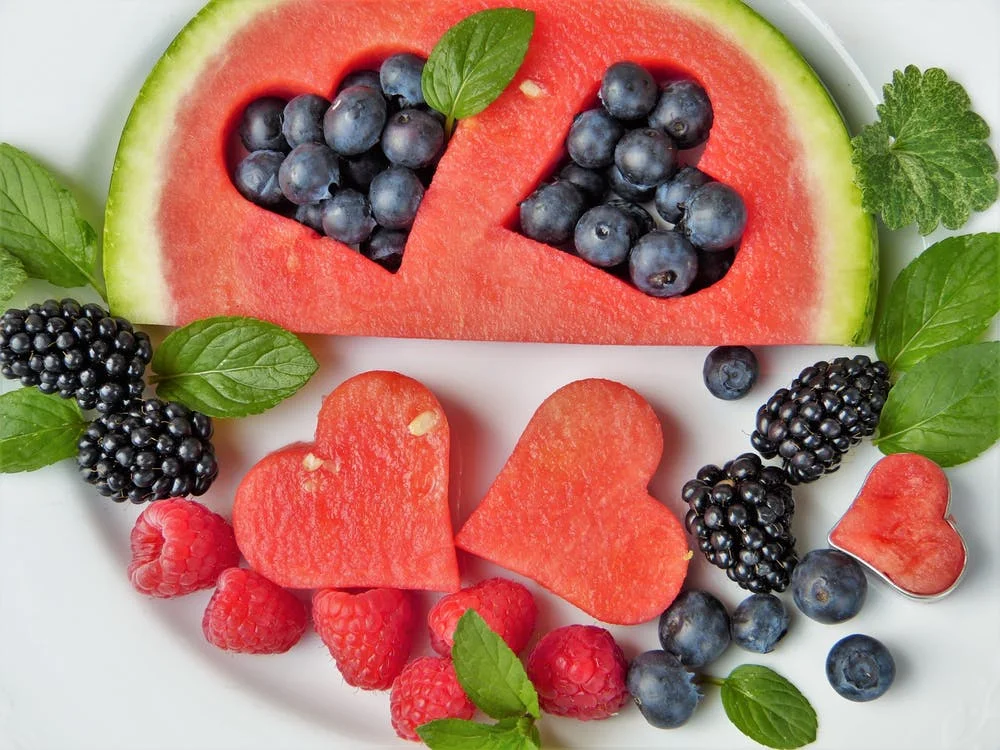 Ein solcher Früchte-Cocktail aus dem eigenen Garten lässt nichts mehr zu wünschen übrig !! Übrigens ist die Heidelbeere die Top-Antioxidant*-Frucht. Siehe folgende Erklärung.