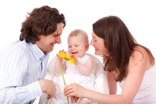 .... Wenn Vater und Mutter gleichsam sich in der Erziehung engagieren und zusammen wertvolle Ziele erreichen möchten, dann ist das ein sehr gutes Zeichen. Sie werden von ihren Kindern dermaleinst mit Dankbarkeit überschüttet werden. .. When fathers and mothers are equally committed to the education of their children and strive to reach worthwhile goals together, it is a very good sign that they are on the right track. One day their children will shower them with gratitude. ....