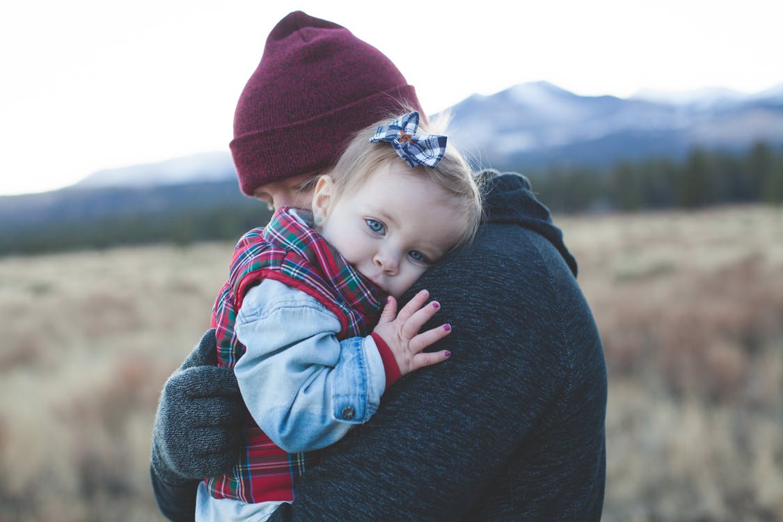.... Alleinerziehende Eltern sind in einer der grössten erzieherischen Herausforderung, die man sich vorstellen kann. Vorausgesetzt ist, dass sie Erziehung ernst nehmen und entsprechende Ziele haben. .. Single parents who take their children’s education seriously and have set corresponding goals find themselves in one of the greatest of all educational challenges. ....