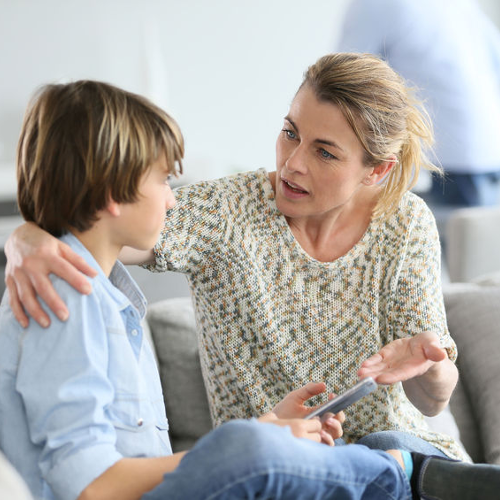 .... Verständnisvoll reagieren, richtungsweisend erziehen, zur Selbständigkeit führen, ja nicht aus Schuldgefühlen verwöhnen. Das gilt auch für die Grosseltern und alle anderen, die unterstützend mitwirken wollen. .. Showing understanding, giving direction, guiding into independence are all important functions of significant adults in the life of ANY teenager, but especially in a broken home. And whatever you do, do not let a guilty conscience drive you into spoiling them! ....