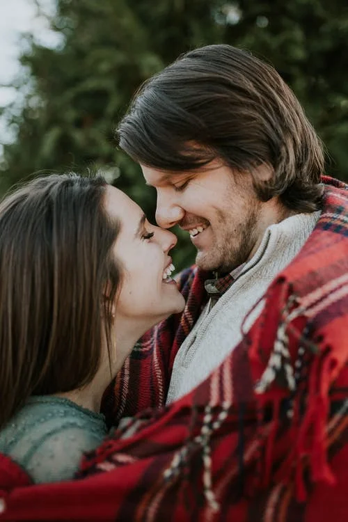 .... Die Liebe zwischen zwei Menschen ist wohl die stärkste Bindung unter uns Menschen. Ein solches Team ist unschlagbar. Der einzige Konkurrent, den ich kenne, ist die Mutterliebe. Diese Liebe kann alle sonstigen Gesellschaftswerte übertreffen. .. The strongest bond known to humans is love. A couple whose hearts are bound together by love is nearly invincible. The only thing stronger is the love of a mother for her children: it surpasses every other quality found in human society. ....