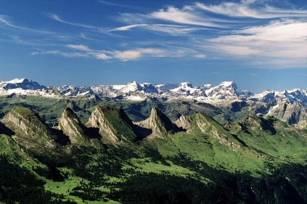 .... Wie gerne gehen doch viele Männer zusammen einen schönen Berg besteigen. Hier bei uns im Toggenburg gibt es viele davon !! .. Don’t men love hiking up mountains together? Here our close mountains called ‘Churfirsten’. ....