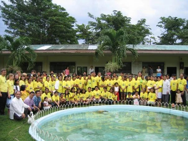 .... So viele Menschen liessen sich nach diesen zwei Wochen taufen. .. Seventy-six baptisms at the end of our two-week campaign ....