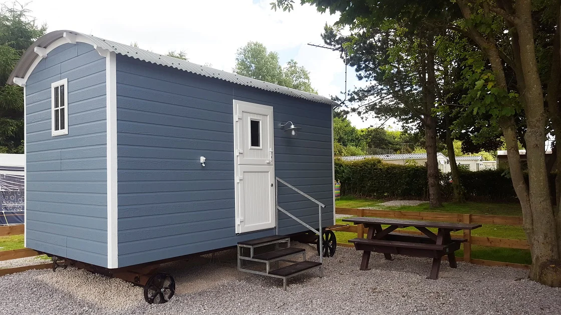 Hut 5.jpg