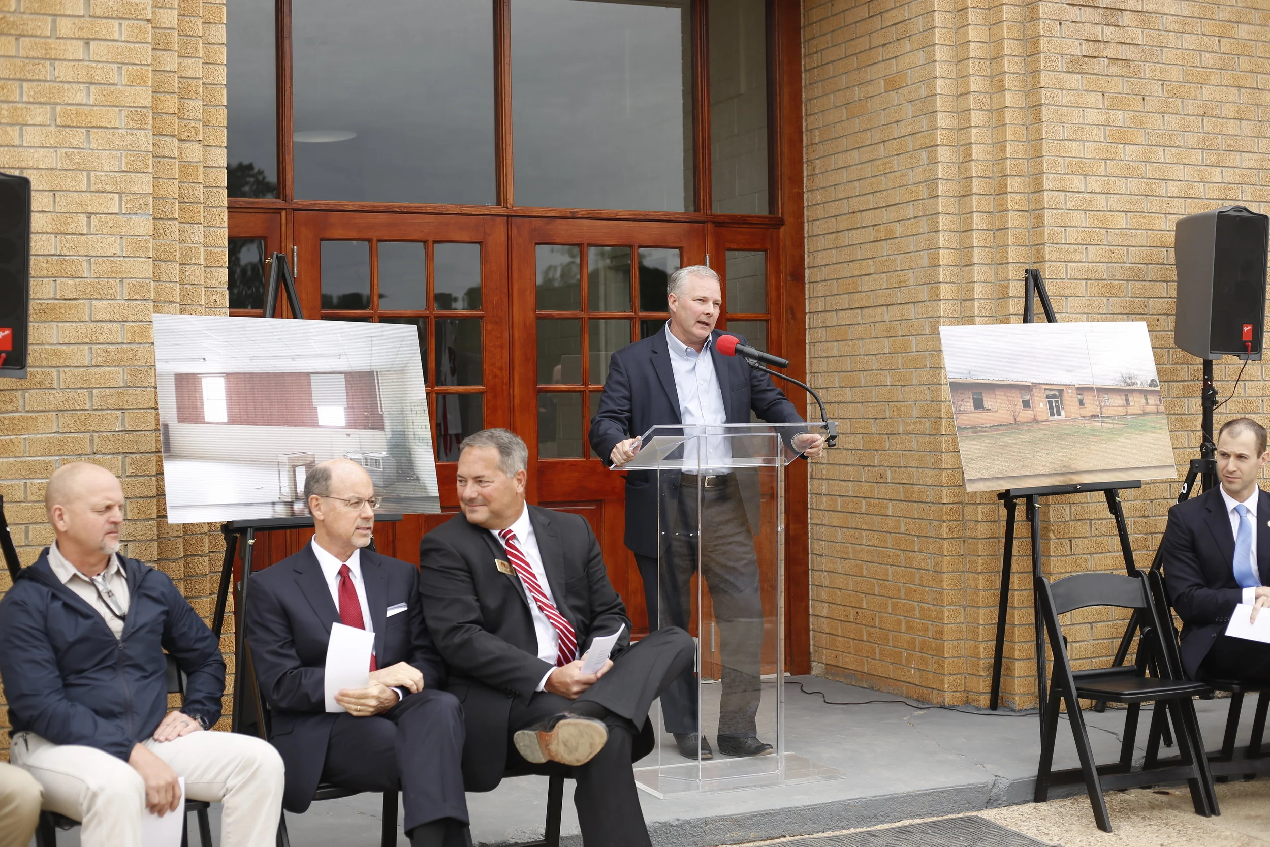 Arkansas Lieutenant Governor Tim Griffin commends University of Arkansas Cossatot and K-12 and industry partners for their collaboration in the creation of the Lockesburg Industrial Maintenance Institute to address the industrial maintenance workforce skills gap in Southwest Arkansas.