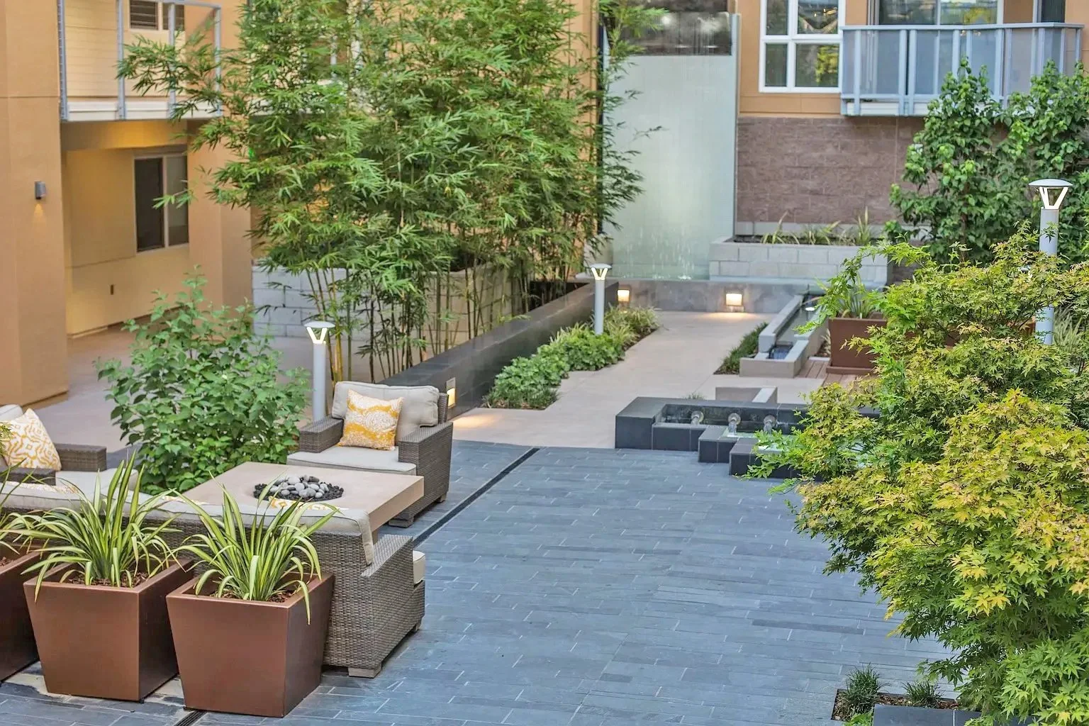 The Arroyo Courtyard 03.jpg