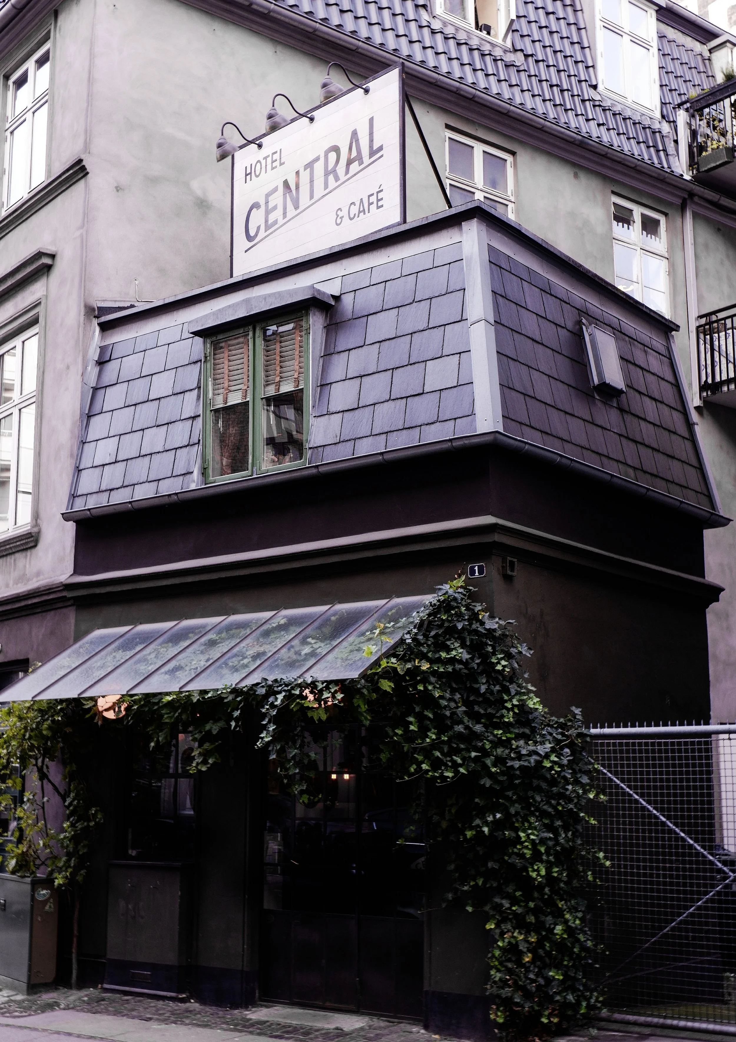 SOMETHINGOFNOTHING_CENTRALHOTEL