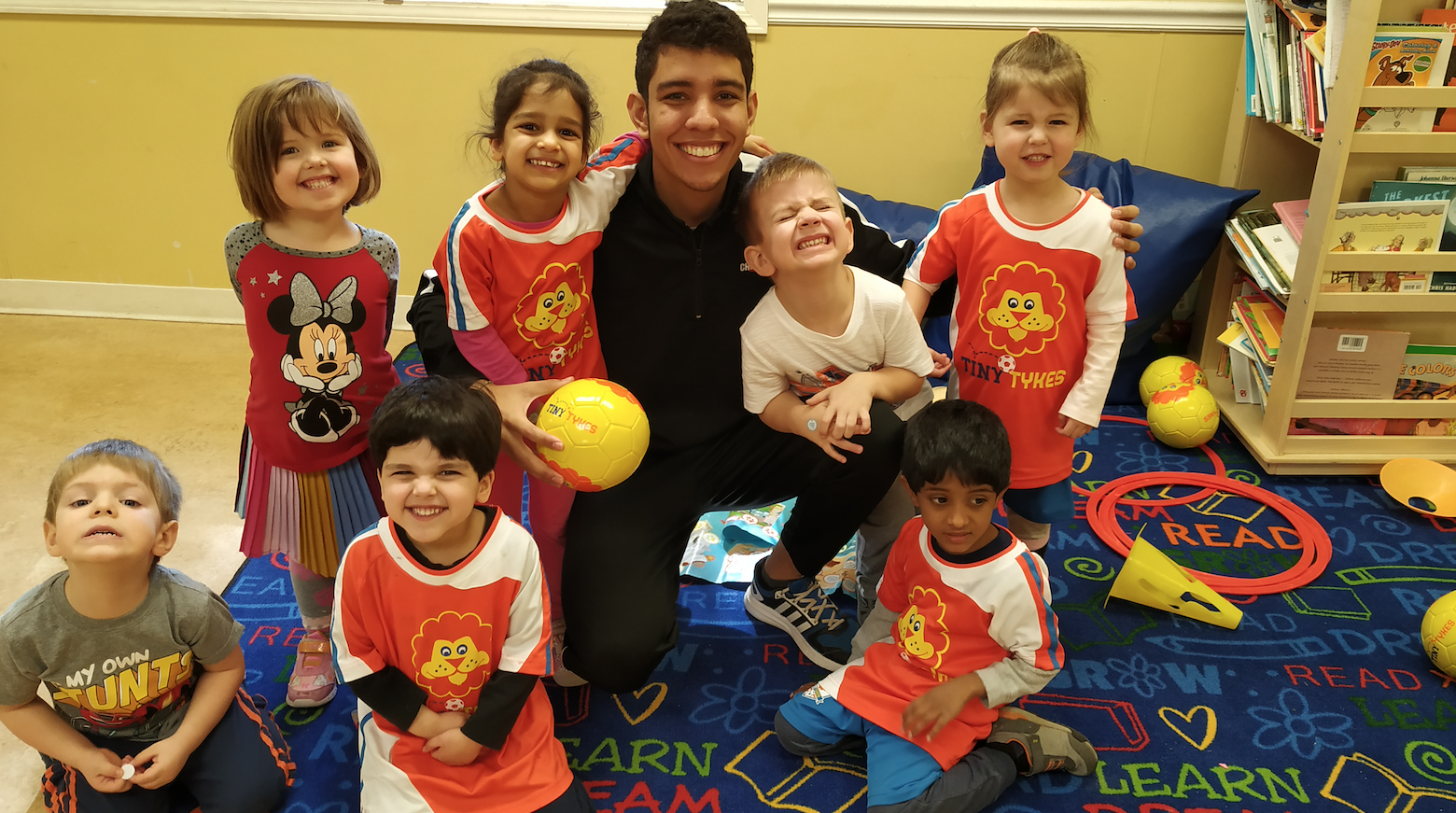 It was 3 months of a unique experience that I would like to be able that everyone in Brazil could have the same opportunity. I believe my view of the world has changed a lot. It was 3 months teaching children, showing one of the biggest parts of Brazil, Football. Each day was a different experience, trying to be the example for one of these children. I just have to thank you for everything that happened on this trip, and I could not only live American life. I managed to visit more than 5 different states in the country, without words to describe everything that happened to me. - Klalbert Lima / Medford, Massachusetts