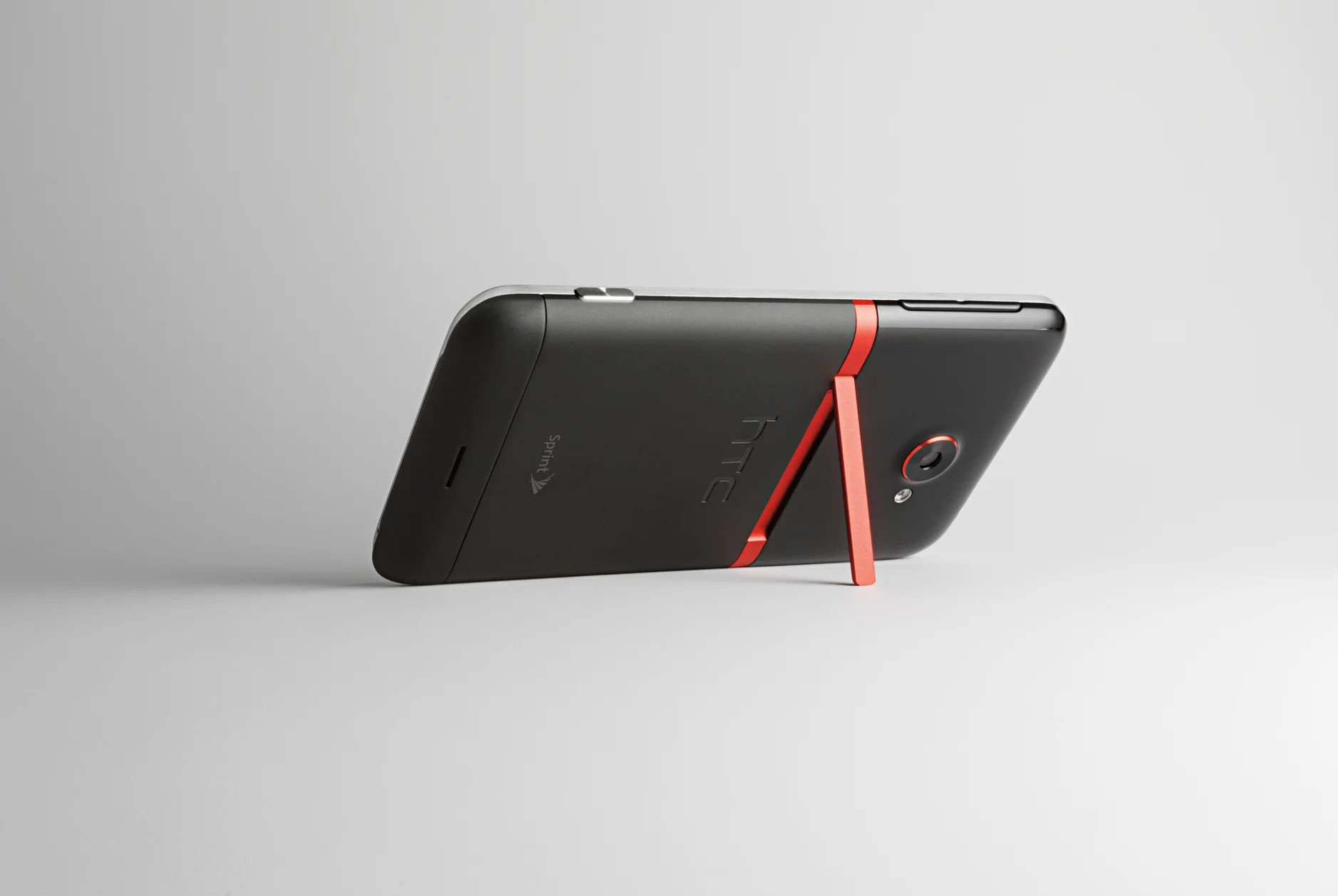 HTC-EVO-4G-LTE-back-kickstand.jpg