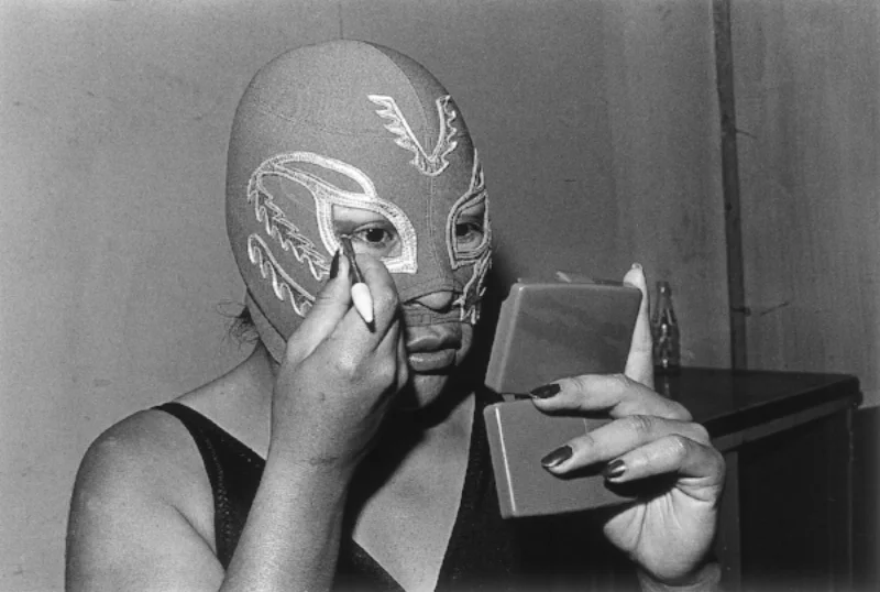 Lourdes Grobet (born Mexico, 1940). La Venus , 1981–82, from the series La doble lucha (The double struggle), 1981–2005. Black-and-white photograph, 91/2 × 14 in. (24 × 35.5 cm). Collection of Lourdes Grobet. © Lourdes Grobet