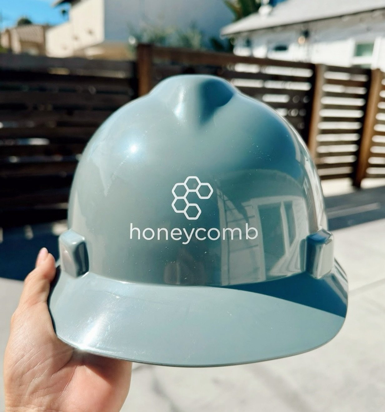 Fresh gear just dropped! 👷🏼‍♂️👷🏾‍♀️
Our new hard hats are officially in rotation, and yes, they are OSHA certified. Safety first, but make it Honeycomb. ✅
#honeycombdesignbuild #oshasafety #jobsitegear #constructionlife #designbuild #sa