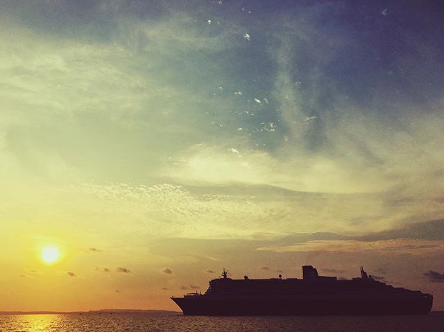 Royal sunset. #qm2 #Cunard #lifeontheroad #cambodia