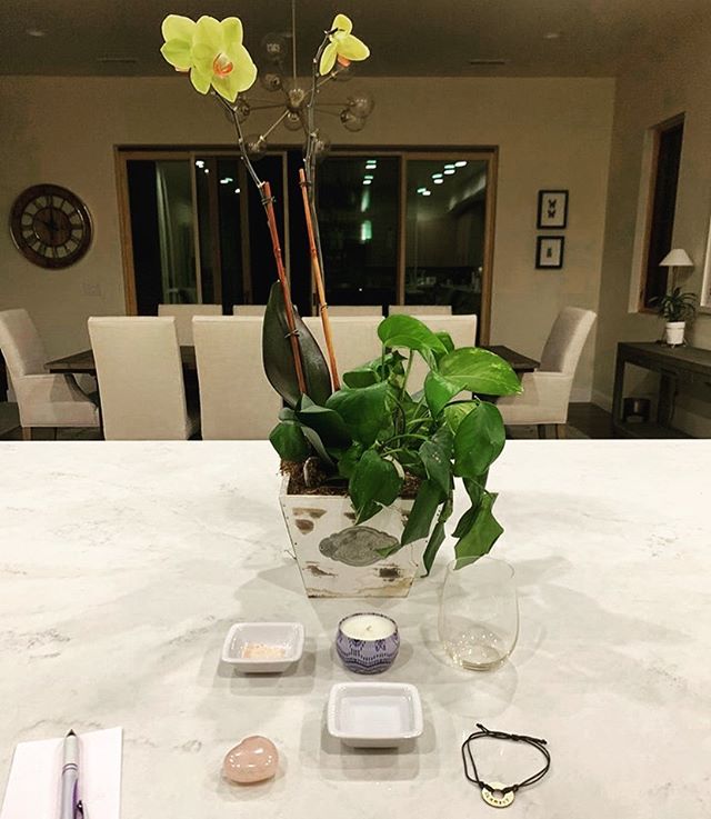 Today is the first day of Make Everyday Sacred 💫
.
Check out this New Moon ritual setup from one of the incredible ladies in the program!
.
#makingmagic #ritual #intentions #newmoon #findyourtide