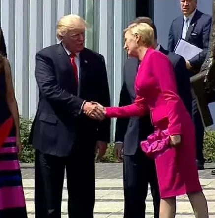 Handshake fail? Context reveals the intentions of Poland's first lady (Video)