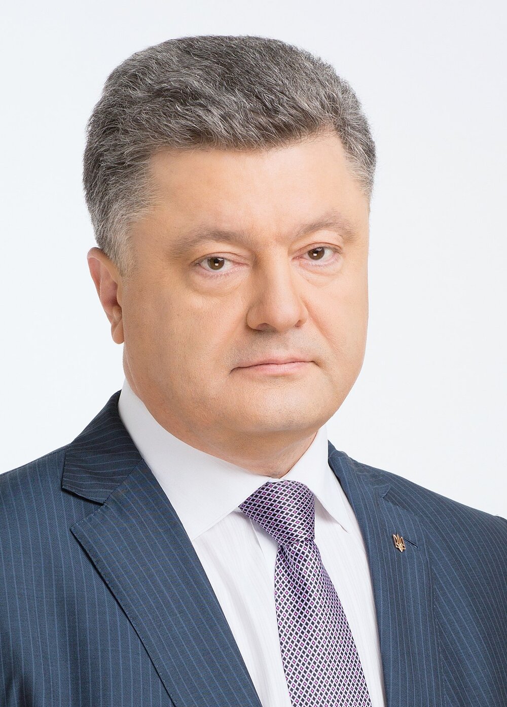 1200px-Official_portrait_of_Petro_Poroshenko.jpg
