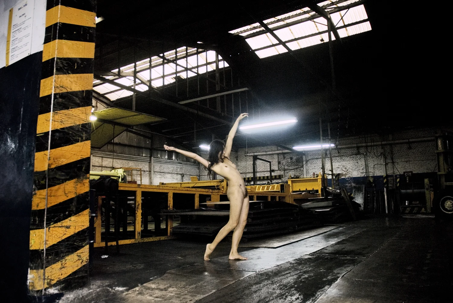 Keryn_nude_7_mexico_factory_2008 (10).jpg